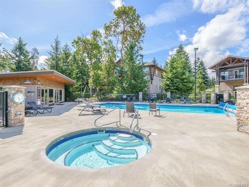 122E-1175 Resort Dr, Parksville, BC - Outdoor With In Ground Pool
