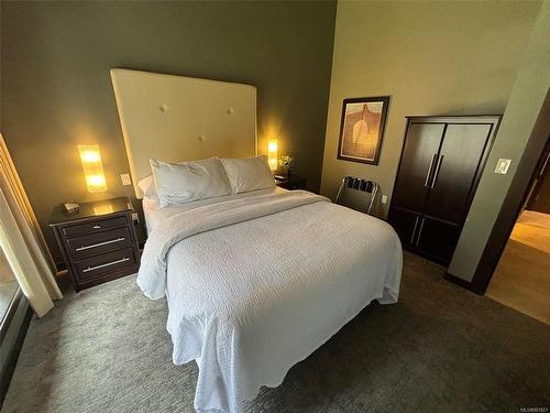 122E-1175 Resort Dr, Parksville, BC - Indoor Photo Showing Bedroom