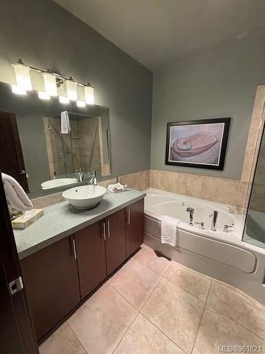 122E-1175 Resort Dr, Parksville, BC - Indoor Photo Showing Bathroom