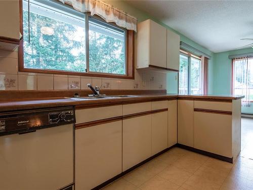 4228 Enquist Rd, Campbell River, BC - Indoor Photo Showing Kitchen With Double Sink
