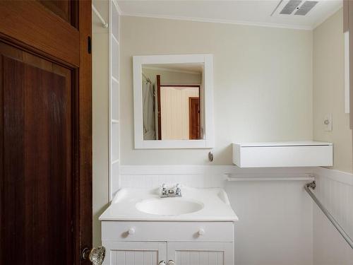 2271 Stevenson Rd, Shawnigan Lake, BC - Indoor Photo Showing Bathroom