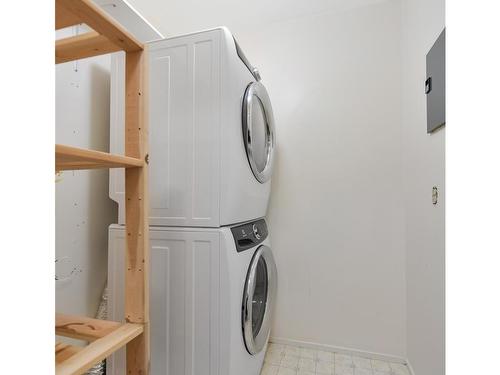 206-3160 Irma St, Victoria, BC - Indoor Photo Showing Laundry Room
