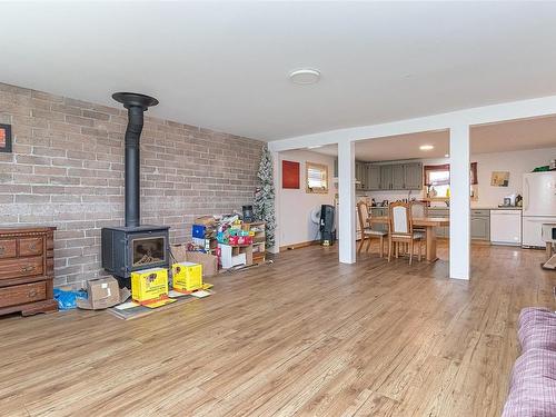 548 Nova St, Nanaimo, BC - Indoor With Fireplace