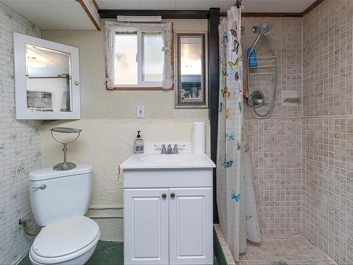 5447 Fowler Rd, Saanich, BC - Indoor Photo Showing Bathroom