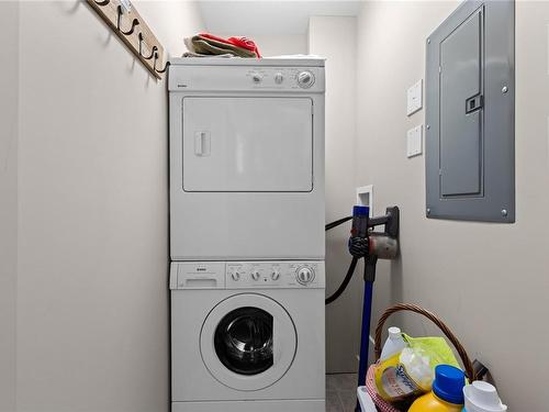 4-9624 Lakeshore Rd, Port Alberni, BC - Indoor Photo Showing Laundry Room