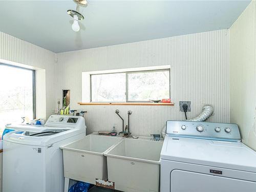 777 Beaver Point Rd, Salt Spring, BC - Indoor Photo Showing Laundry Room