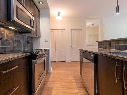 411-623 Treanor Ave, Langford, BC - Indoor Photo Showing Kitchen
