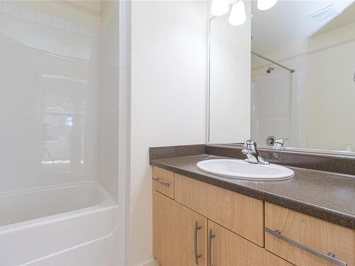 411-623 Treanor Ave, Langford, BC - Indoor Photo Showing Bathroom