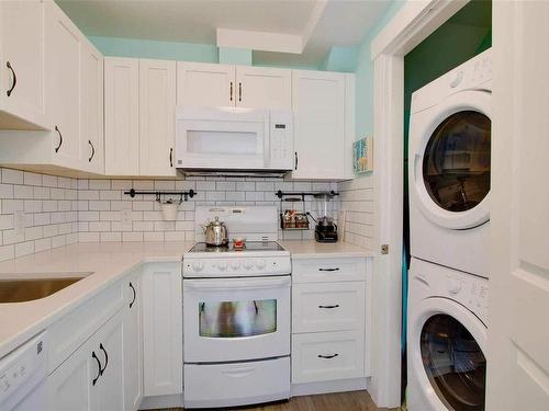 124-6057 Doumont Rd, Nanaimo, BC - Indoor Photo Showing Laundry Room