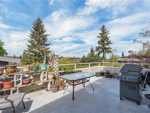475 Elizabeth Rd, Campbell River, BC - Outdoor With Deck Patio Veranda