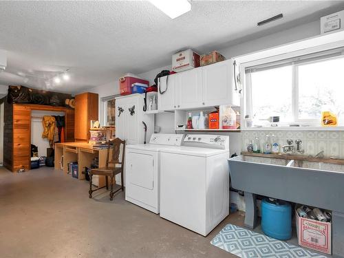475 Elizabeth Rd, Campbell River, BC - Indoor Photo Showing Laundry Room