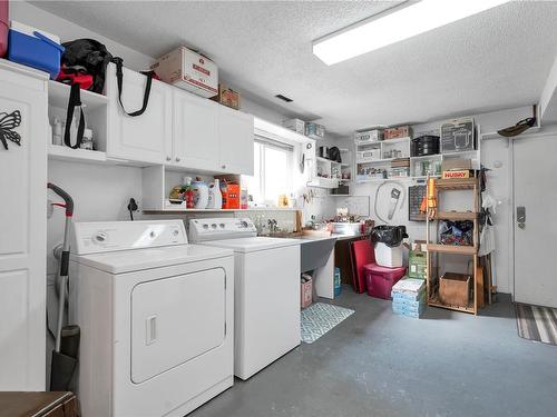 475 Elizabeth Rd, Campbell River, BC - Indoor Photo Showing Laundry Room