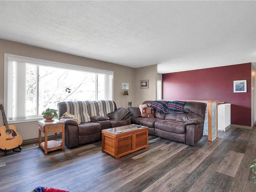 475 Elizabeth Rd, Campbell River, BC - Indoor Photo Showing Living Room