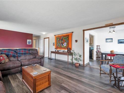 475 Elizabeth Rd, Campbell River, BC - Indoor Photo Showing Living Room