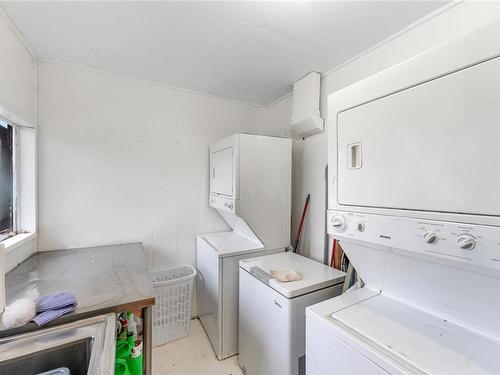 3145 Cook St, Chemainus, BC - Indoor Photo Showing Laundry Room