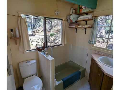 Lt 6 Lake Rd, Lasqueti Island, BC - Indoor Photo Showing Bathroom