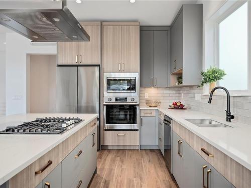 780 Boulder Pl, Langford, BC - Indoor Photo Showing Kitchen With Upgraded Kitchen