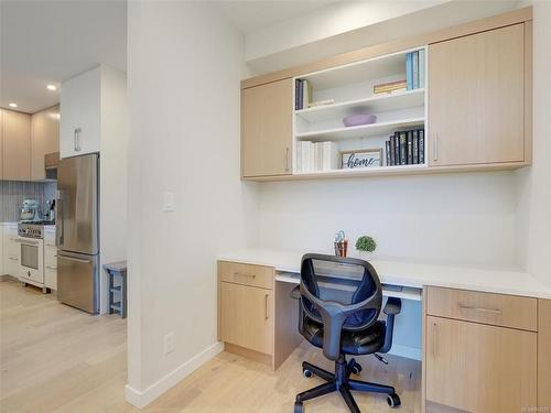 310-2285 Bowker Ave, Oak Bay, BC - Indoor Photo Showing Office