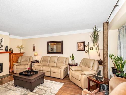 B-930 Old Esquimalt Rd, Esquimalt, BC - Indoor Photo Showing Living Room With Fireplace
