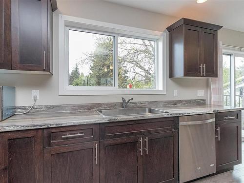 481 Stirling Ave, Nanaimo, BC - Indoor Photo Showing Kitchen