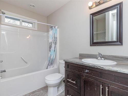 481 Stirling Ave, Nanaimo, BC - Indoor Photo Showing Bathroom