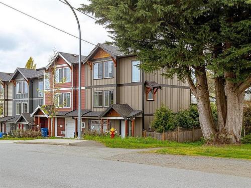 481 Stirling Ave, Nanaimo, BC - Outdoor With Facade