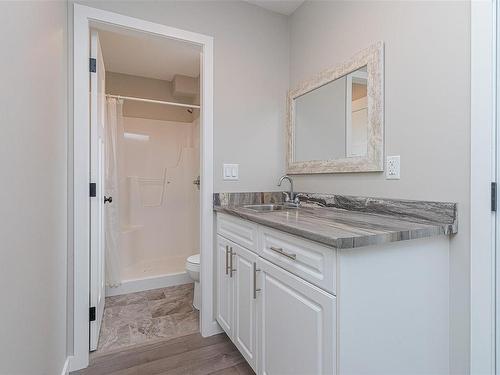 481 Stirling Ave, Nanaimo, BC - Indoor Photo Showing Bathroom