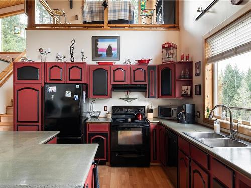 782 & 784 Ebadora Lane, Malahat, BC - Indoor Photo Showing Kitchen With Double Sink