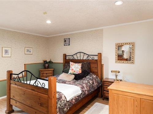 782 & 784 Ebadora Lane, Malahat, BC - Indoor Photo Showing Bedroom