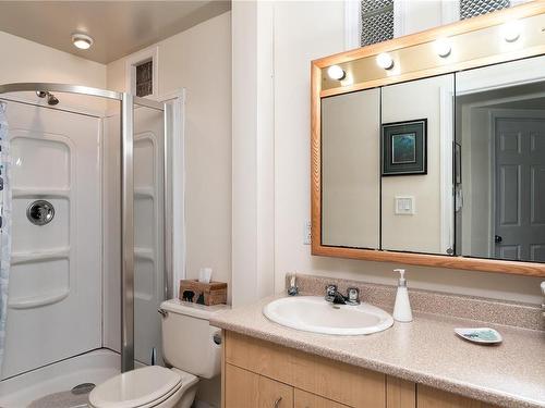 782 & 784 Ebadora Lane, Malahat, BC - Indoor Photo Showing Bathroom