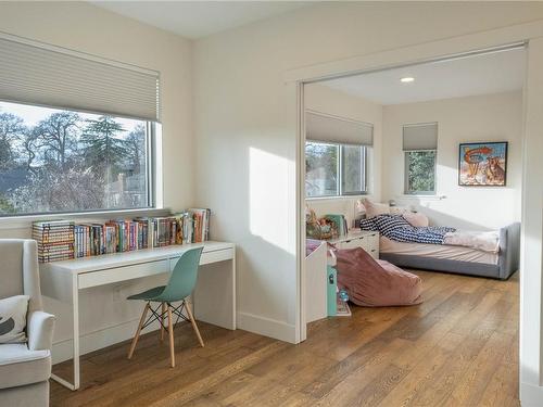 885 Linkleas Ave, Oak Bay, BC - Indoor Photo Showing Bedroom