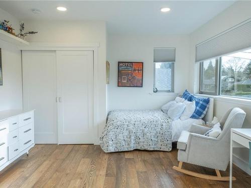 885 Linkleas Ave, Oak Bay, BC - Indoor Photo Showing Bedroom
