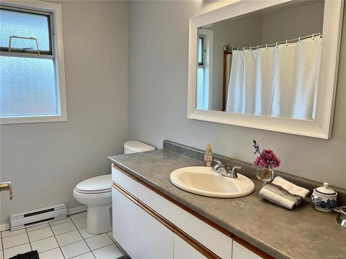 550 Rothdale Rd, Ladysmith, BC - Indoor Photo Showing Bathroom
