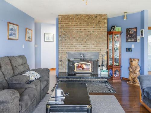3121 Northwood Rd, Nanaimo, BC - Indoor Photo Showing Living Room With Fireplace