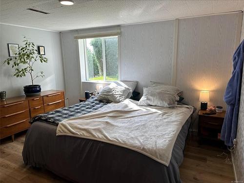 273 Lansdowne St, Union Bay, BC - Indoor Photo Showing Bedroom