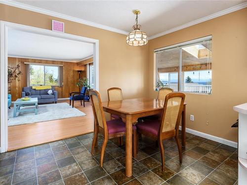 273 Lansdowne St, Union Bay, BC - Indoor Photo Showing Dining Room