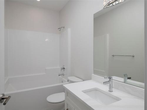 2462 Rosstown Rd, Nanaimo, BC - Indoor Photo Showing Bathroom
