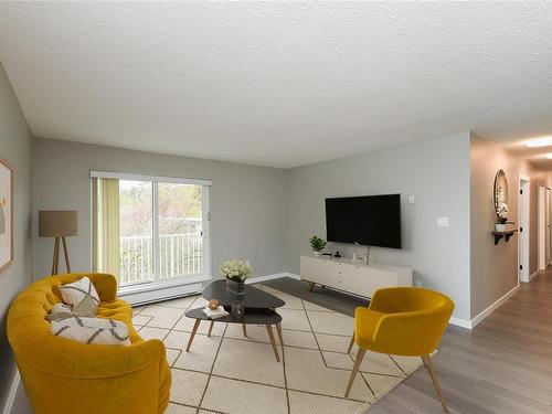 311-175 Centennial Dr, Courtenay, BC - Indoor Photo Showing Living Room