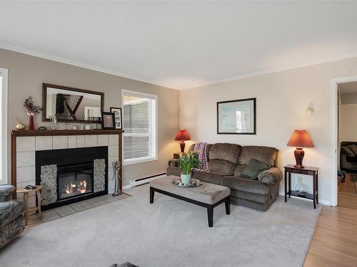 26-416 Dallas Rd, Victoria, BC - Indoor Photo Showing Living Room With Fireplace