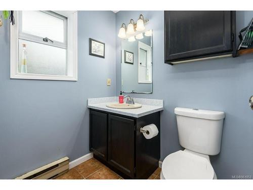 900 Hobson Ave, Courtenay, BC - Indoor Photo Showing Bathroom