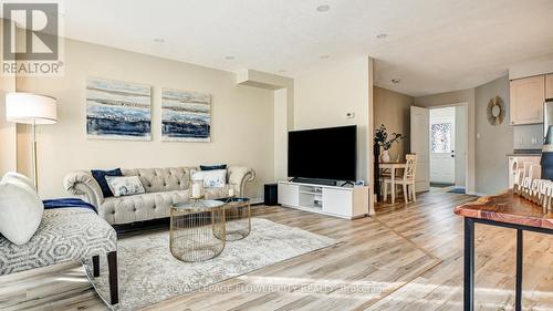 145 Montgomery Boulevard, Orangeville, ON - Indoor Photo Showing Living Room