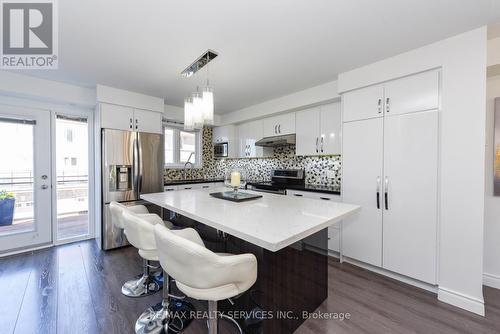 2 - 2891 Rio Court, Mississauga, ON - Indoor Photo Showing Kitchen With Upgraded Kitchen