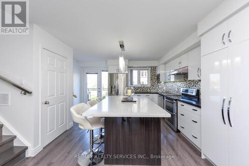 #2 -2891 Rio Crt, Mississauga, ON - Indoor Photo Showing Kitchen With Upgraded Kitchen