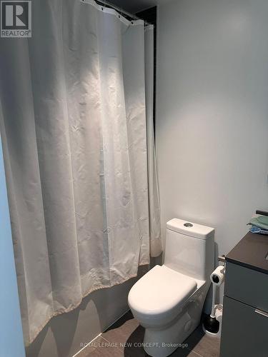 4605 - 7 Grenville Street, Toronto, ON - Indoor Photo Showing Bathroom