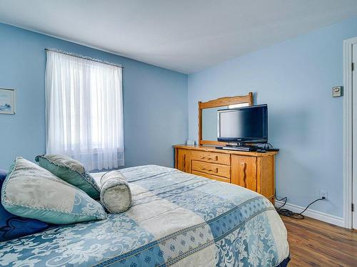Chambre Ã Â coucher - 250 Ch. Millette, Lac-Des-Seize-Îles, QC - Indoor Photo Showing Bedroom
