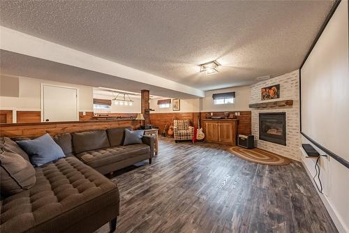 134 Schooley Road, Fort Erie, ON - Indoor Photo Showing Living Room With Fireplace