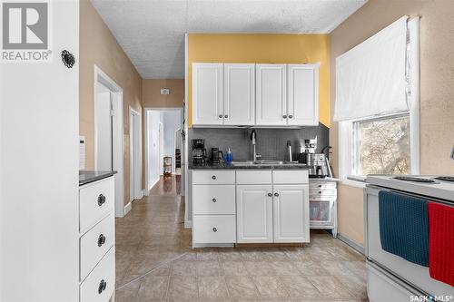 416 10Th Avenue Nw, Moose Jaw, SK - Indoor Photo Showing Kitchen