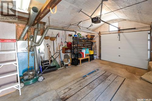 416 10Th Avenue Nw, Moose Jaw, SK - Indoor Photo Showing Garage