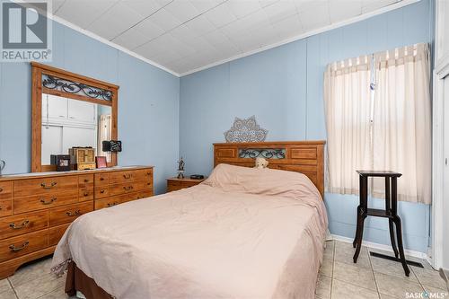 416 10Th Avenue Nw, Moose Jaw, SK - Indoor Photo Showing Bedroom