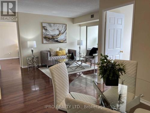 #1711 -265 Enfield Place Pl, Mississauga, ON - Indoor Photo Showing Living Room